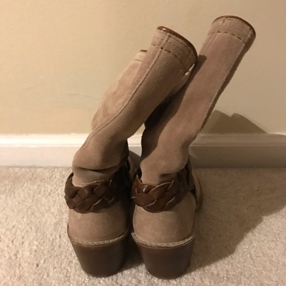 Frye Carmen Boots - Picture 2 of 8